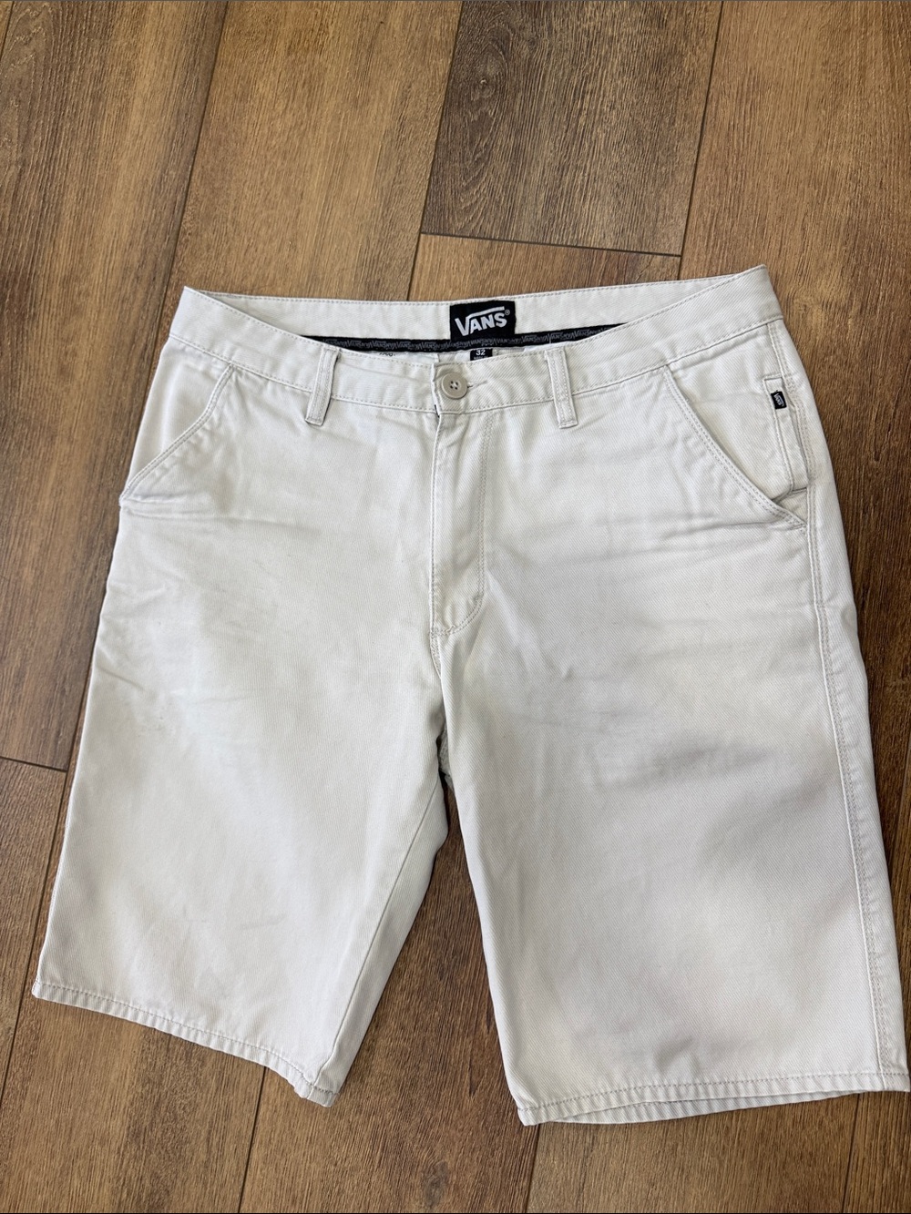 Vans Men's Off-cream Flat Front Chino Shorts. Size 33